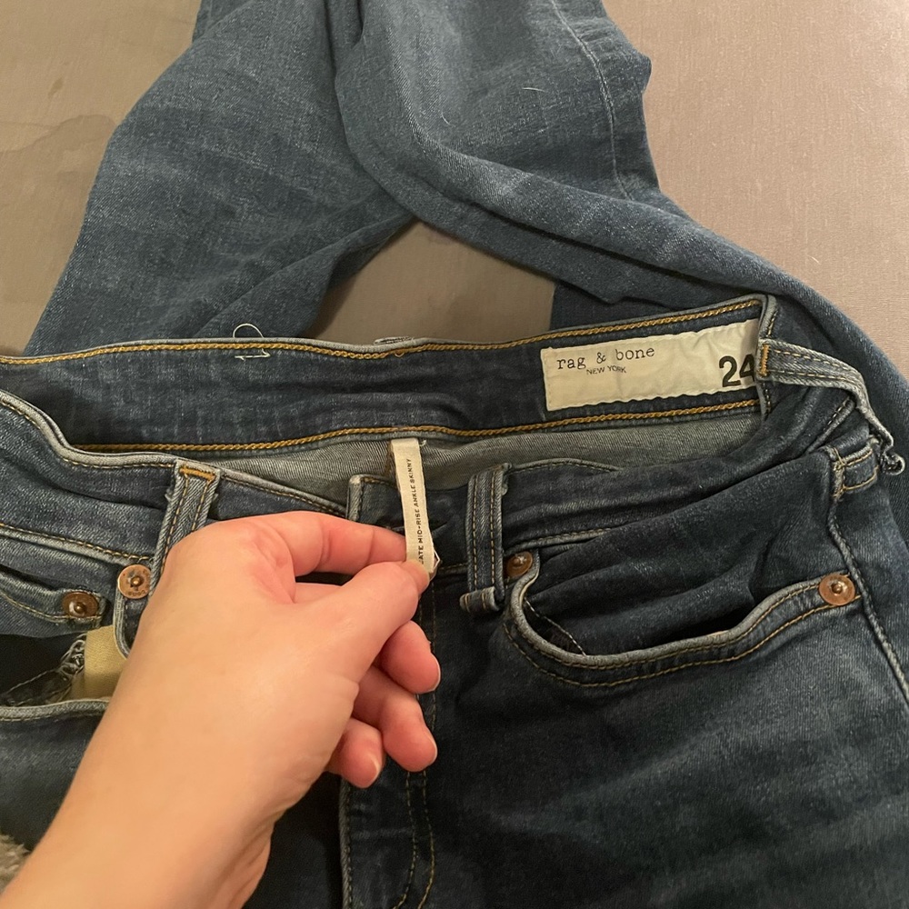 Rag and Bone size 24 skinny jeans w slight stretch